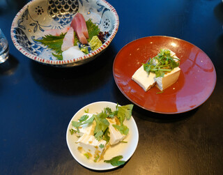 Sujuu Dainingu Rokkaku - シャン菜のせ豆腐