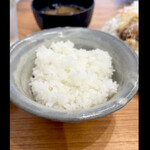 Tonkatsu Yuugorou - ごはん　甘くてねっとり　お米がたっている美味しいごはん　byまみこまみこ