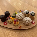 ロテュス - カヌレ、タルト、シュークリーム、バターサンド、ボンボンショコラ、羊羹