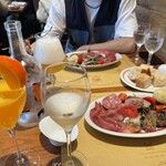 Trattoria Da KENZO - お水は炭酸水でした。オレンジジュースがおすすめ？らしくて、ミモザにしてもらいました。