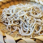 Soba no Mi enishi - うすもり十割のup
                        二八同様に鬼柄を含まない洗練された丸抜きの蕎麦切り