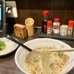Binchoutan Yakitori Umauma - ストレート麺