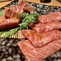 大東園 離れ 祇園亭 - 手前イチボ、奥、シャトーブリアン