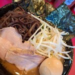 家系ラーメン王道 王道之印 - ラーメン　キクラゲ　もやし　味玉