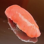 鮨 あらい - 背トロ。背びれ下です