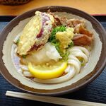 めりけんや 高松駅前店 - 冷肉ぶっかけうどん（小）、さつまいも710円