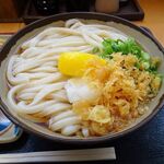 めりけんや - 冷ぶっかけうどん（特３玉）、ちくわ天、えび天870円