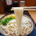めりけんや - 冷ぶっかけうどん（特３玉）、ちくわ天、えび天870円
