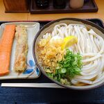 めりけんや - 冷ぶっかけうどん（特３玉）、ちくわ天、えび天870円