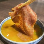 肉の頂 - プレミアムロースは黄卵タレで