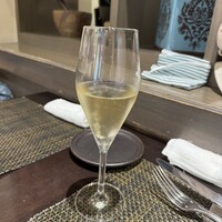 ビストロ ボナップ - スパークリングで幕開け