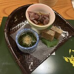 Genkai - ■前菜（おかひじきのお浸し、ホタルイカ旨煮、
                        伝統の鶏松風）