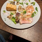 KokoFLAT cafe Hommachi - サーモンとローストポーク