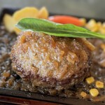 ヴィレッジ東軽井沢ゴルフクラブ レストラン - 料理写真:パンパンのハンバーグ！