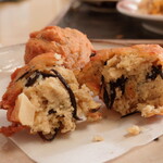 オリベ - “ひろうす”は、“お蕎麦”が加わり、“高野豆腐”や“ひじき”が入っています。揚げたて、熱々の状態で提供され、表は香ばしくカリッとし、中はフンワリした食感です。