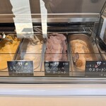 産直ミルク - ショーケース右側
