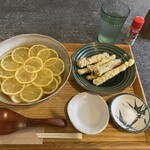 うどんカフェしげた - レモンの量にビックリ