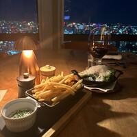 ザ タヴァン グリル＆ラウンジ - 