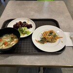 Saphire - Plaza Premium Lounge - noodle、サラダとオリーブ、後なんだったかな、