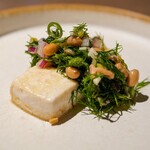 ワインとスパイス小料理 Dal Mellow - ディルと納豆のサルサベルデと塩豆腐のソテー
