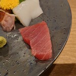 Sushi Sakaba Minato - マグロはシッカリとした食感で
                        赤身の旨味感もあり美味しい