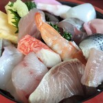 秀寿し - 料理写真:海鮮丼７５０円！！！(＠_＠;)！！！