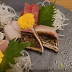 Sushi Sakaba Minato - サワラと金目鯛は仕込みの時点で炙ってあり
                      香ばしさと旨味が合わさって美味しいなあ