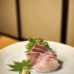 本郷 - 料理写真:三重産 朝〆天然かんぱちお造り