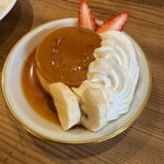 ラ・テイエ - プリンとバナナ、イチゴ