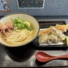 Sanuki Burusu - 冷 伊予 かけ 400円、ちくわ天 150円、いいだこ天 200円 ※削り節、九条ネギ、生姜、レモンは無料トッピングコーナーから自分で入れたものです。
                2024年5月26日