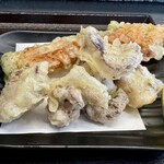 Sanuki Burusu - ちくわ天 150円、いいだこ天 200円 ※レモンは無理トッピングコーナーから自分で入れたものです。
                        2024年5月26日