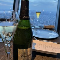 スカイレストラン634 - シャンパンの「ジャン ルイ ヴェルニョン シャンパーニュ コンヴェルサシオン ブリュット グラン クリュ 特級 ブラン ド ブラン J・L・ヴェルニョン家」舐めの外の景色