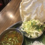 TOKYO BHAVAN - パパド、生野菜炒め野菜サラダ
