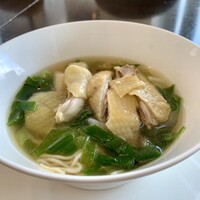 中国菜 老四川 飄香 銀座三越店 - 鶏と九条葱の旨みたっぷりスープ麺　鶏肉柔らか！スープは本当に旨みたっぷり。