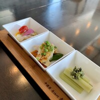中国菜 老四川 飄香 銀座三越店 - 前菜三種　ピリ辛系の前菜が特に美味しい