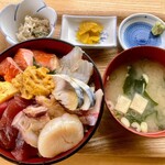 まんじゅや - 大漁丼(ご飯大盛)