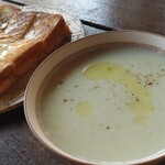 moni morning - ハニー・チーズ・トースト スープ・セット（本日は春キャベツのスープ）