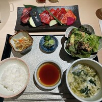 牛刺しと焼肉 仔虎 クリスロード店 - 