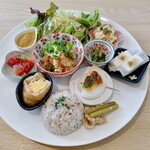 コロンの森 - ランチプレート (スープ・デザート付き)  １３２０円