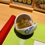 Kaneto - 可愛らしい器に入れられたフキと福島牛の柔らか煮