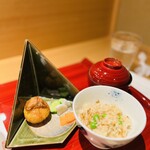 Kaneto - 名物ウニ焼きおにぎり　帆立とグリーンピースの炊き込みご飯