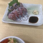 Daiwa Shokudou - お造り　綺麗に切れ目も入れて下さっていますので食べやすいです✨