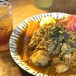 狛犬 hug me - 山椒ポークキーマとチキンカレー（蒸し野菜５品）1,500円　＆  狛犬クラフトコーラ　500円