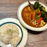 Rojiura Curry SAMURAI. - チキンと野菜」(野菜12品目＋骨付きチキン1本)(税込¥1,430)、「森もりブロッコリー」(税込¥275)