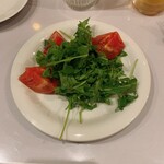 アンティカ オステリア カルネヤ - ルコラとトマトのサラダ