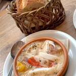 Bar Espanol LA BODEGA - 本日のアヒージョはアオリイカ