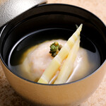Fluffy shrimp and tofu soup with green pepper and bamboo shoots