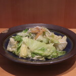 こころや - しらすと春キャベツのにんにく炒め