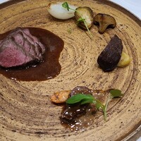 MILLE - ⑪鹿のヒレ(広島県安芸高田産)のステーキ&鹿の心臓(広島県安芸高田産)ロースト&鹿のタン(広島県安芸高田産)の煮込み、ローストペコロス&ロースト芽甘藍&ロースト椎茸&ロースト芽人参&ロースト薩摩芋添え
