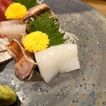 Sushi Sakaba Minato - イカには隠し包丁が入り
                      コリッとした食感となる